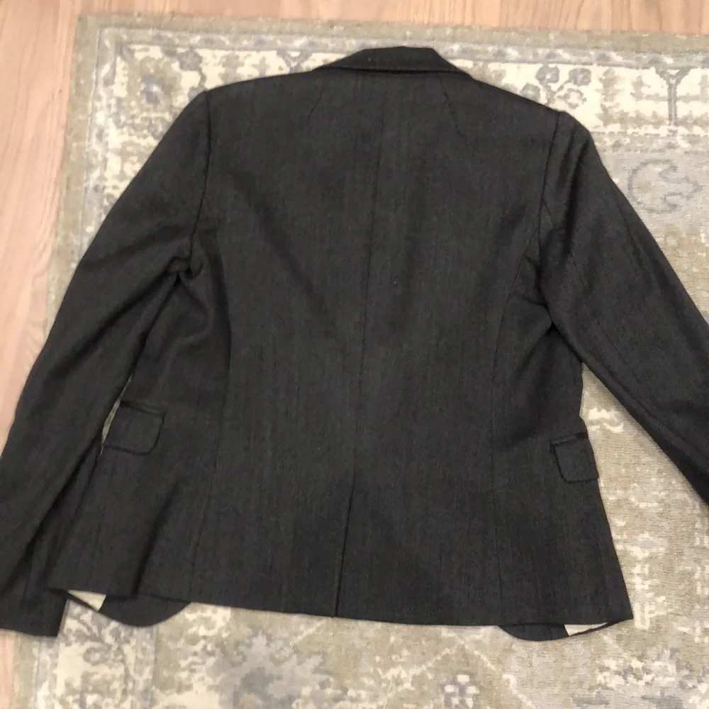 Jcrew dark grey blazer. Size 4. - Picture 5 of 5